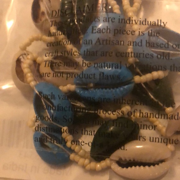 Shell Necklace - Picture 5 of 5